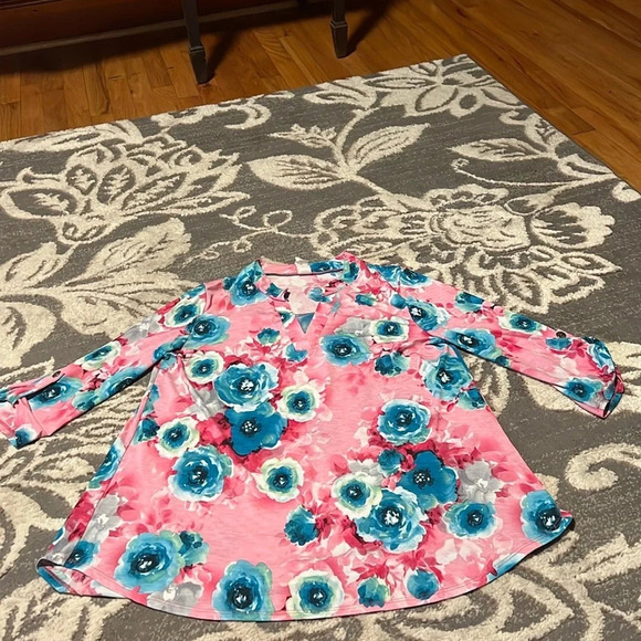 Honeyme top. Excellent condition. Very soft and stretchy. Silky feeling - Picture 1 of 3